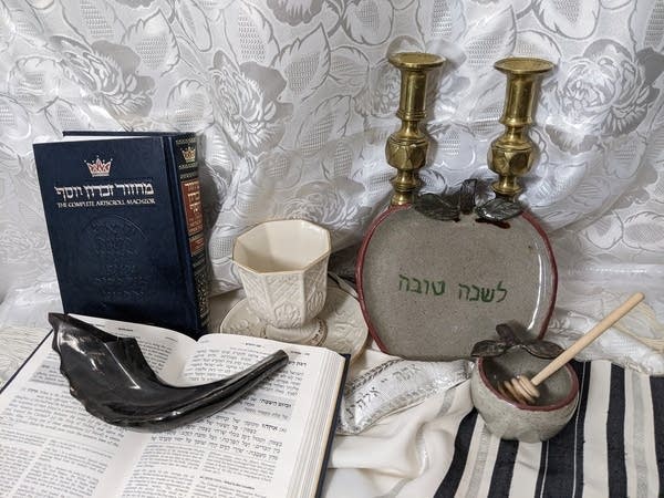 High Holidays Objects 03