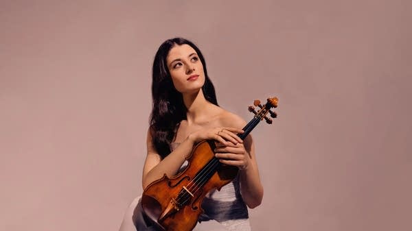 María Dueñas explores caprices with a new, unique sound