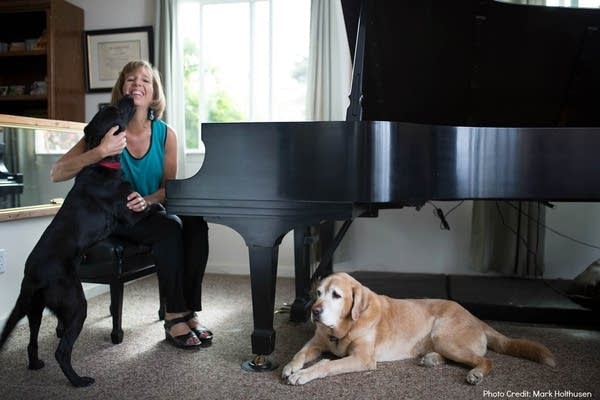 Poster Musician Lisa Spector and her dogs