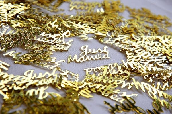 just married confetti